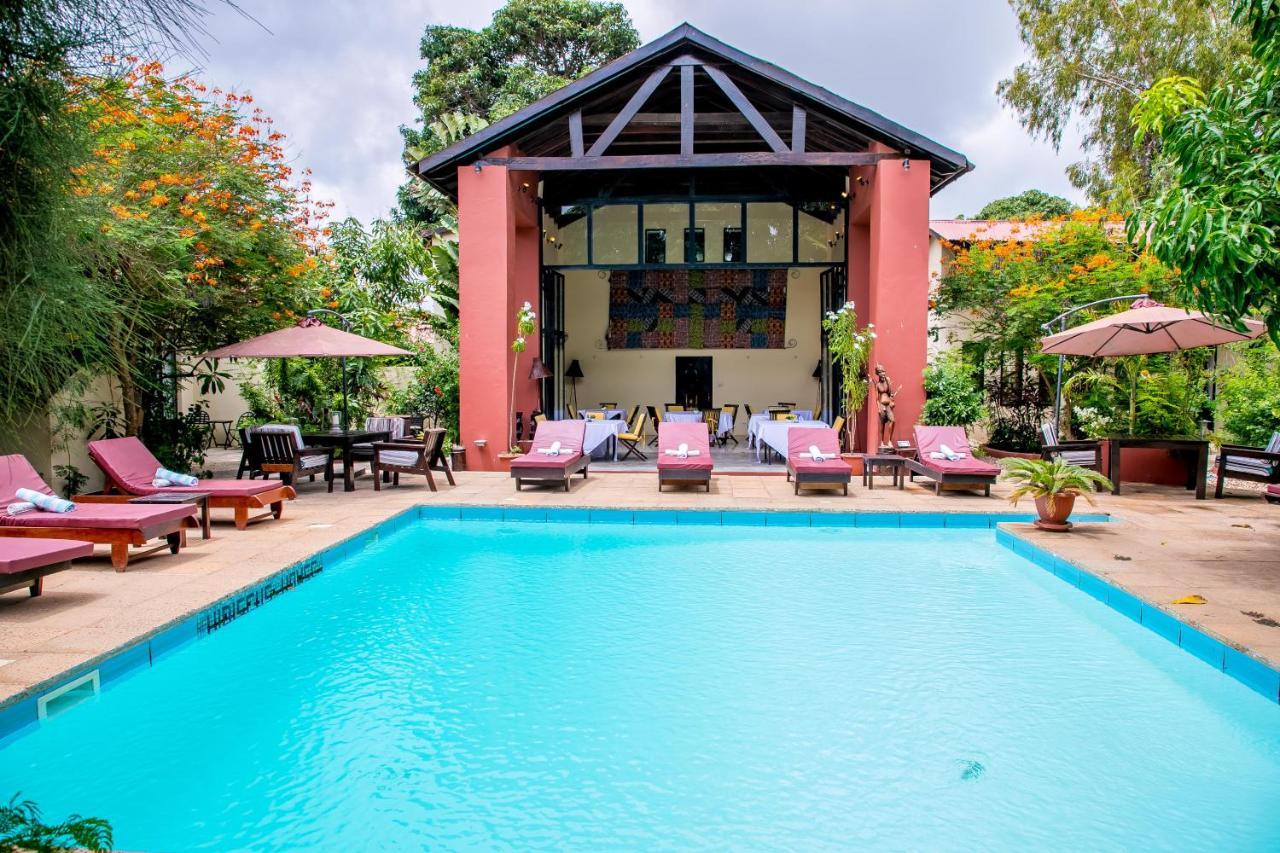 Hibiscus House Gambia Hotel Brufut Екстериор снимка