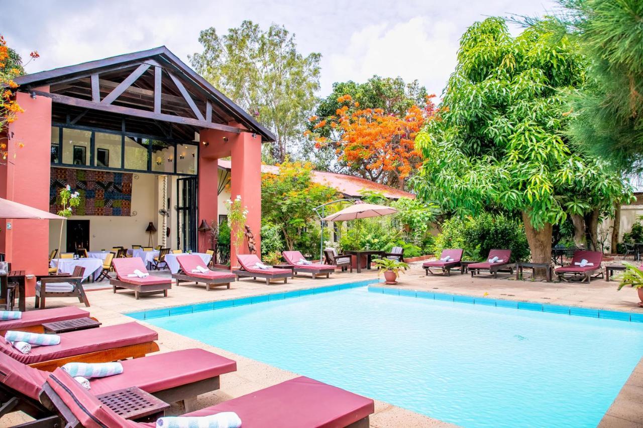 Hibiscus House Gambia Hotel Brufut Екстериор снимка