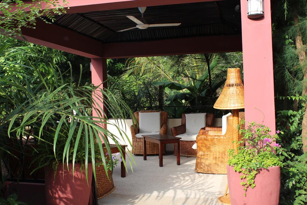 Hibiscus House Gambia Hotel Brufut Екстериор снимка