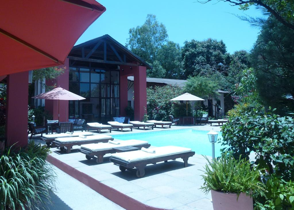 Hibiscus House Gambia Hotel Brufut Екстериор снимка