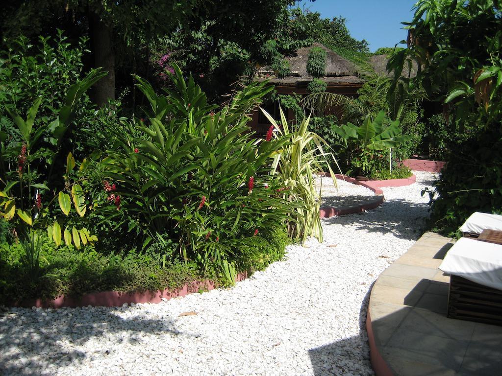 Hibiscus House Gambia Hotel Brufut Екстериор снимка