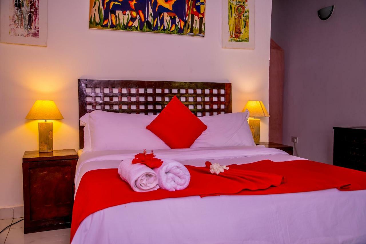Hibiscus House Gambia Hotel Brufut Екстериор снимка