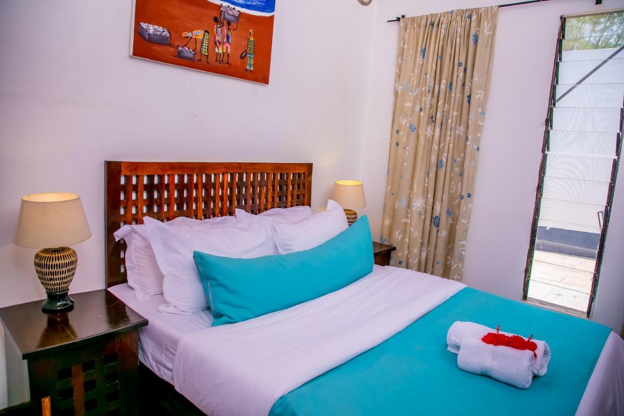 Hibiscus House Gambia Hotel Brufut Екстериор снимка