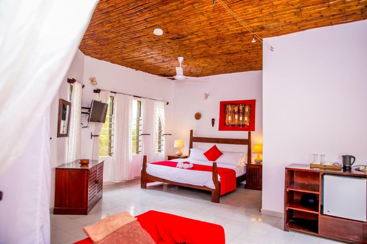Hibiscus House Gambia Hotel Brufut Екстериор снимка