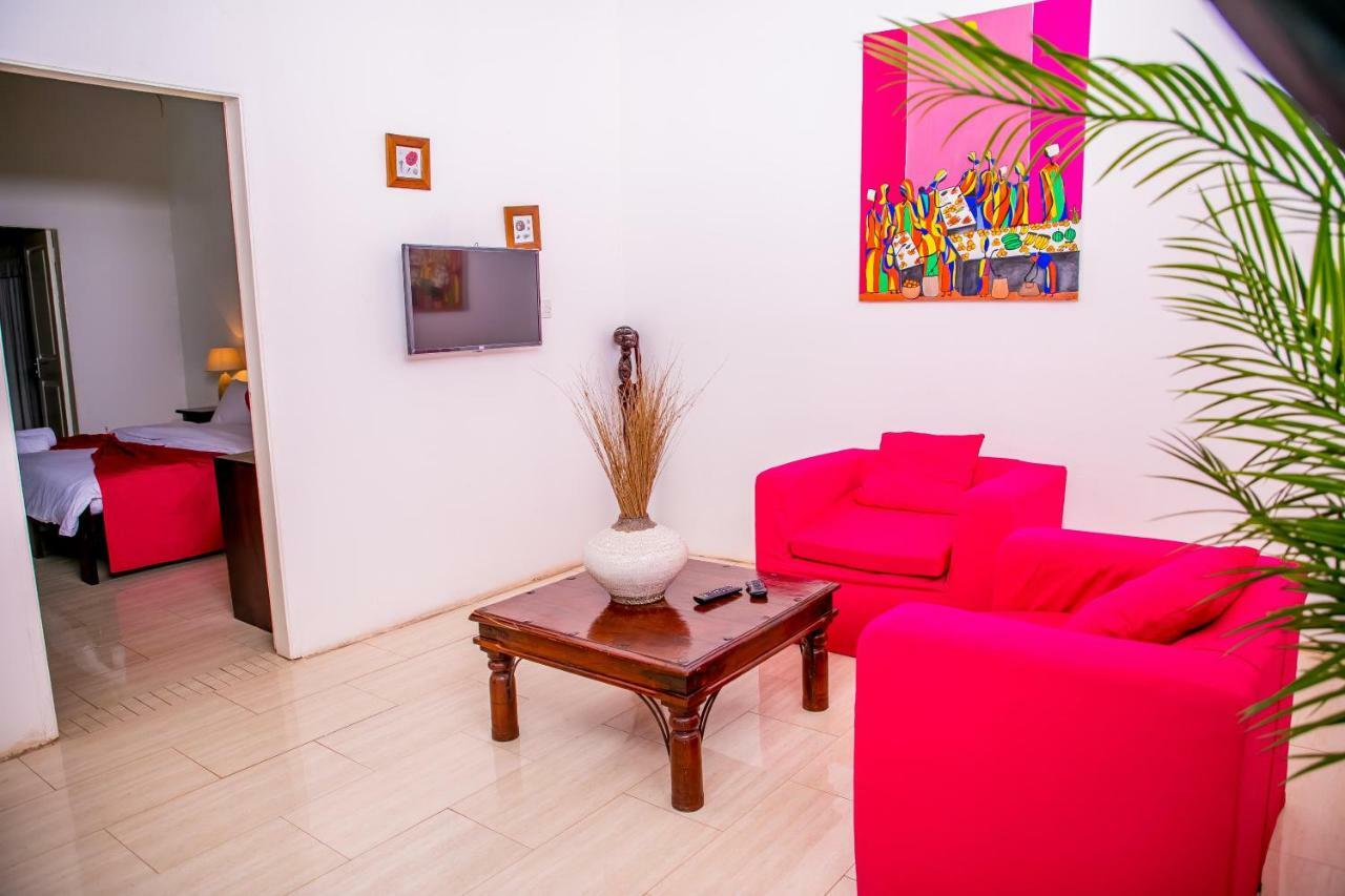 Hibiscus House Gambia Hotel Brufut Екстериор снимка