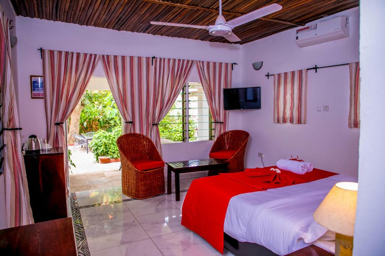 Hibiscus House Gambia Hotel Brufut Екстериор снимка