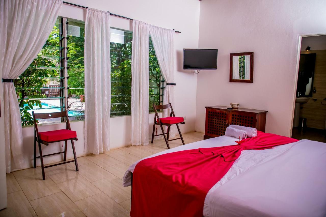 Hibiscus House Gambia Hotel Brufut Екстериор снимка