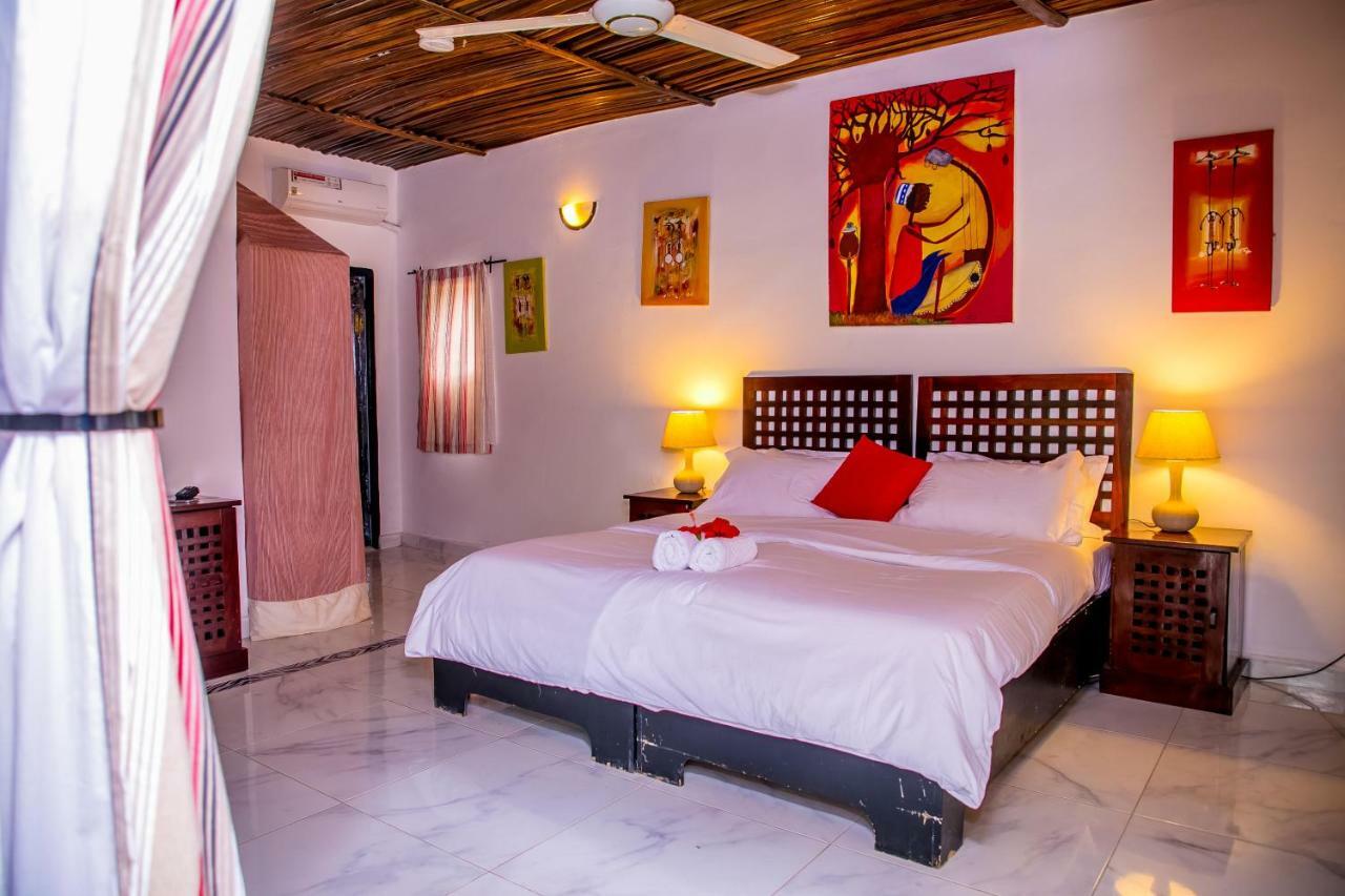 Hibiscus House Gambia Hotel Brufut Екстериор снимка